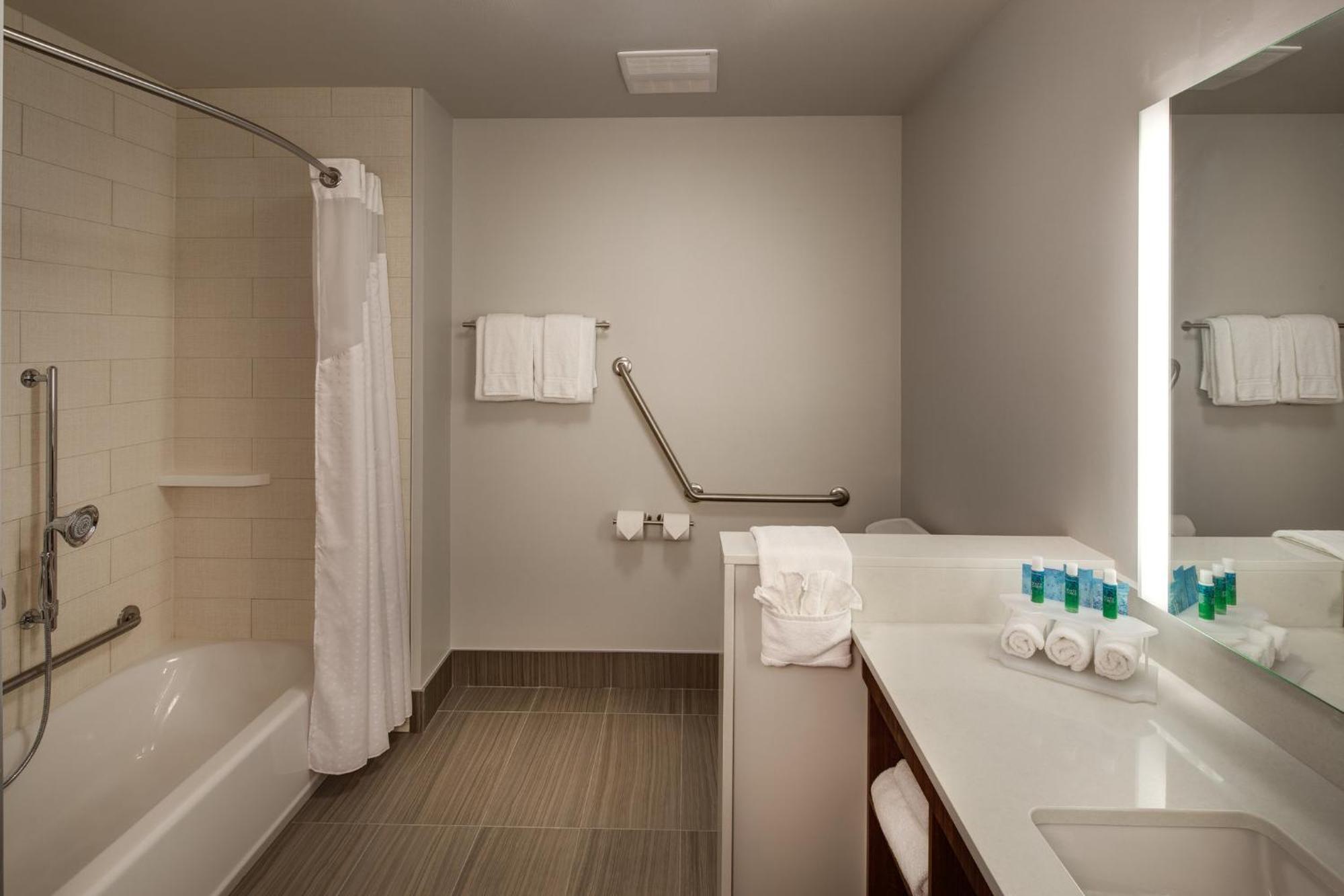 Holiday Inn Express & Suites Terrace By Ihg Εξωτερικό φωτογραφία