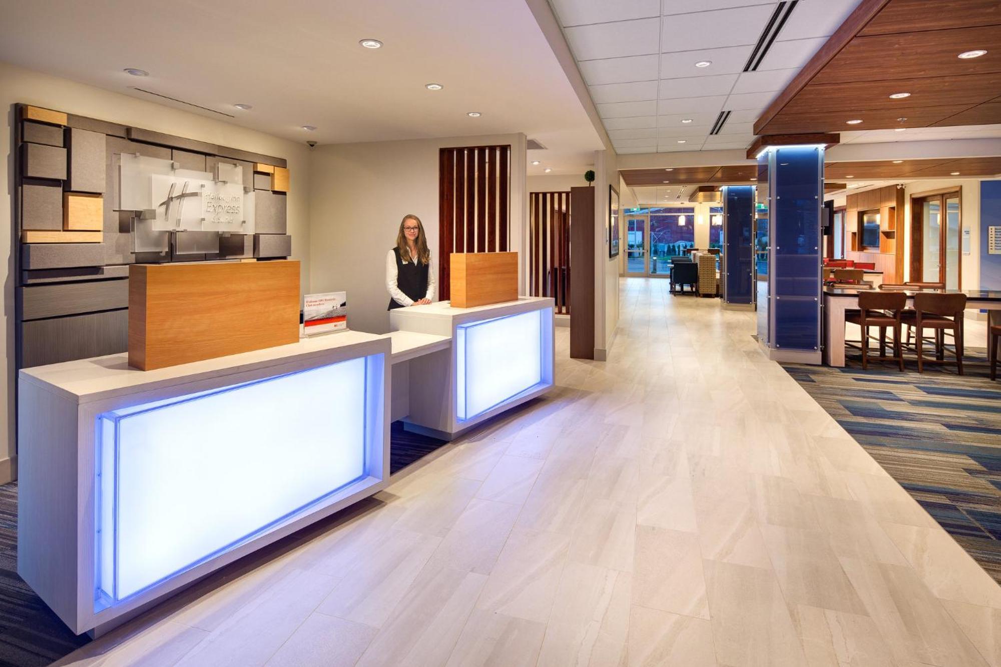 Holiday Inn Express & Suites Terrace By Ihg Εξωτερικό φωτογραφία