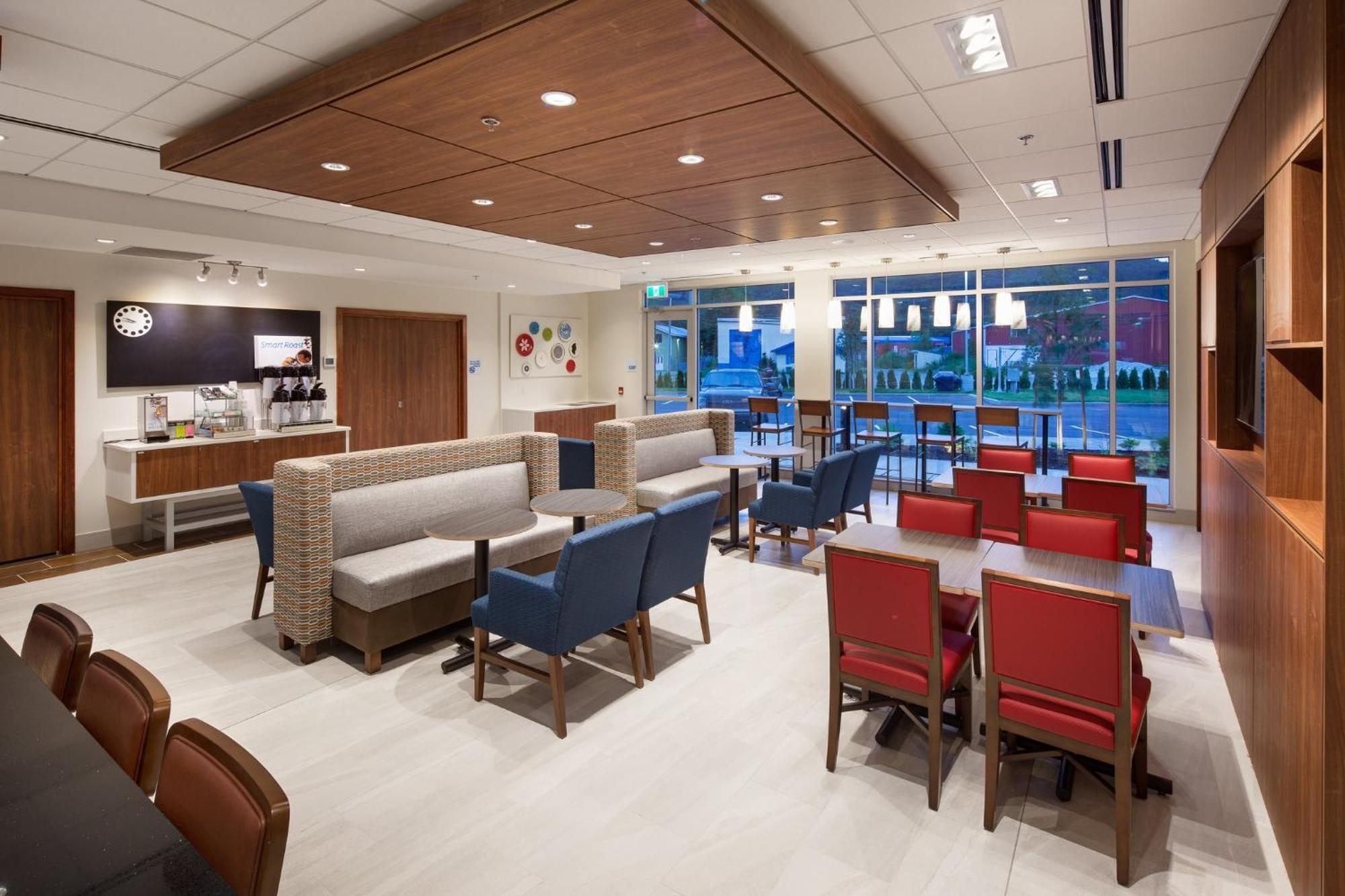 Holiday Inn Express & Suites Terrace By Ihg Εξωτερικό φωτογραφία