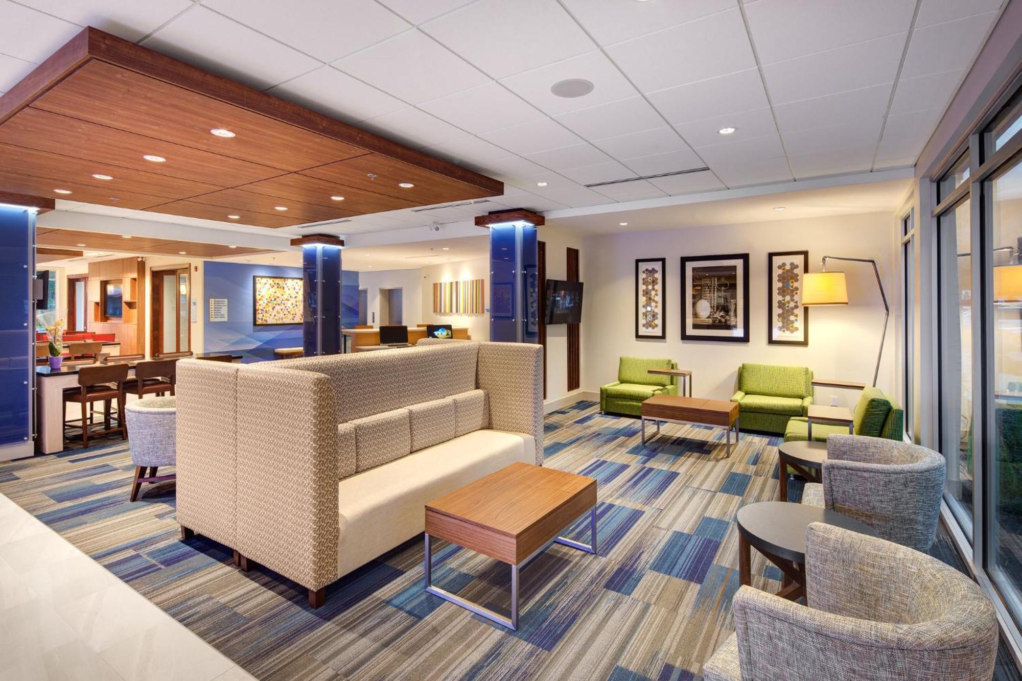 Holiday Inn Express & Suites Terrace By Ihg Εξωτερικό φωτογραφία